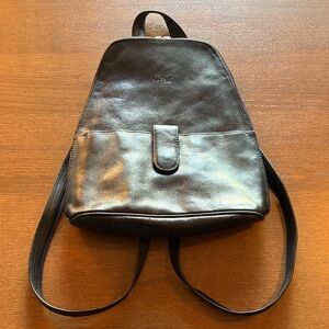 LA DIVA - Italian Black Leather Backpack/Crossbody Adapt Bag